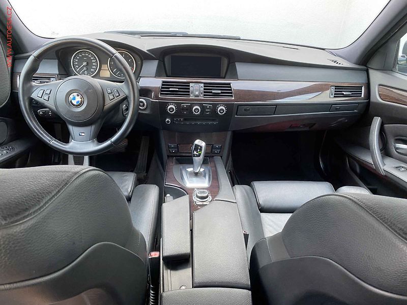 BMW Řada 5 (2009) 3.0d 525 xDrive, ČR, AT - fotka 8 z 19