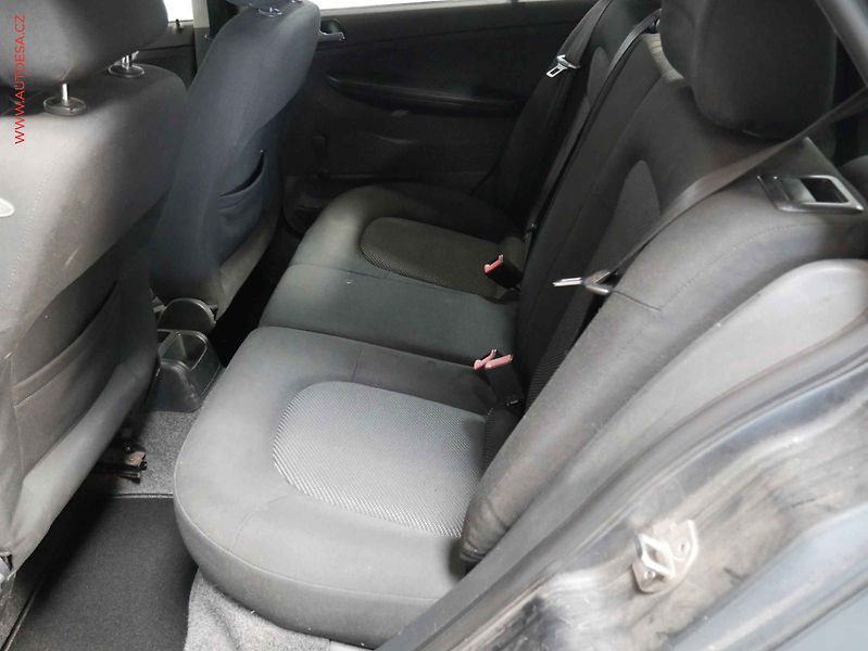 Škoda Fabia (2006) 1.4 i, 2.maj, AC - fotka 10 z 14