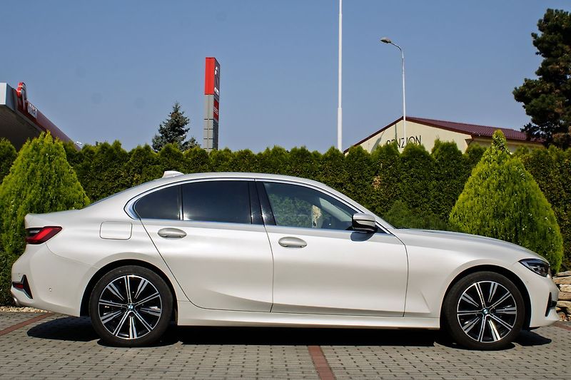 BMW Řada 3 320D XDRIVE - fotka 4 z 21