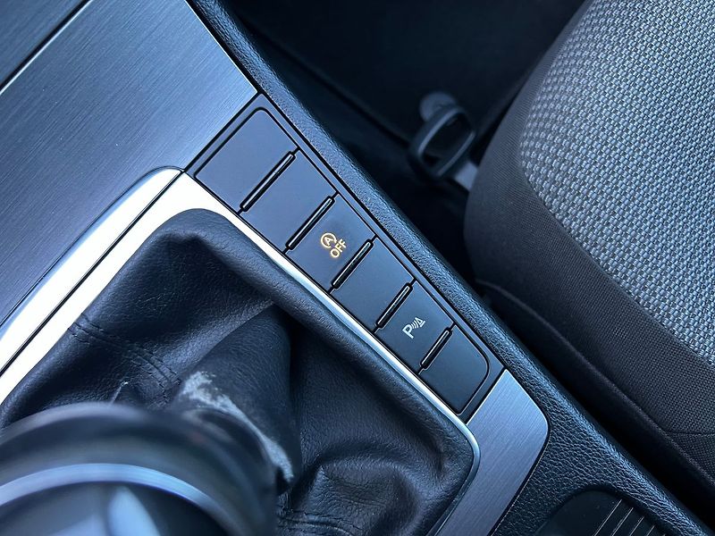 Volkswagen Passat TDI-ALU-NAVI-PLNÝ SERVIS - fotka 36 z 45