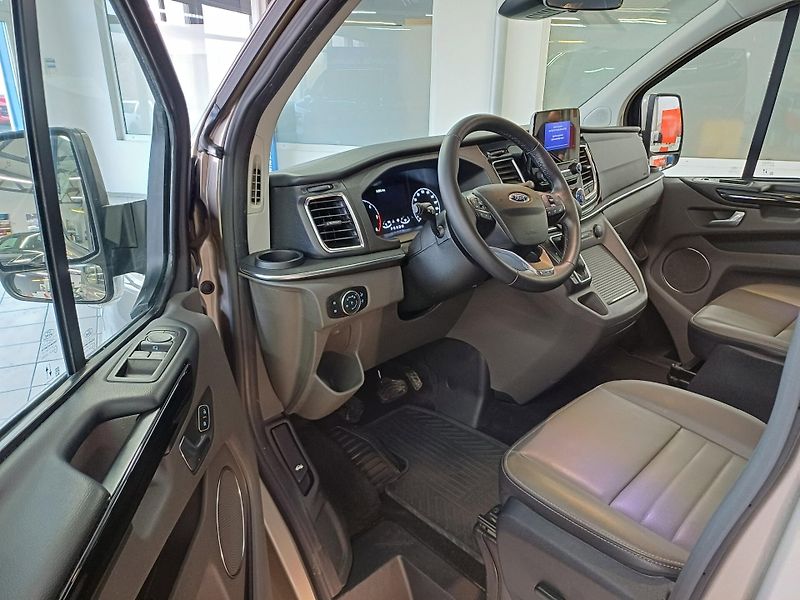 Ford Tourneo Custom (2023) 2,0 125 kW Titanium X - fotka 8 z 15