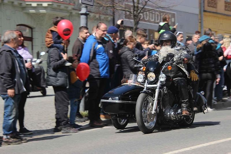 V Příbrami se sjela historická auta a motorky v rámci tradiční akce Česká Route 66.