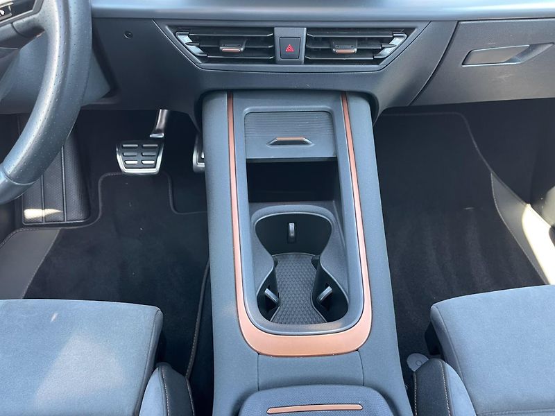 Cupra Born 150kW SoH 94,3% Pano Beats Kam - fotka 10 z 10