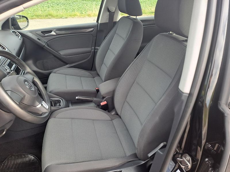 Volkswagen Golf (2012) 1.4 16V 59 KW, SERVISKA, PĚKNÝ - fotka 11 z 36