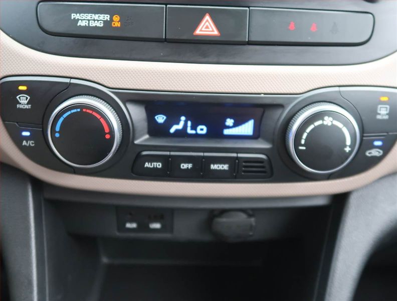 Hyundai i10 (2016) 1.0, Park. senzory - fotka 13 z 15