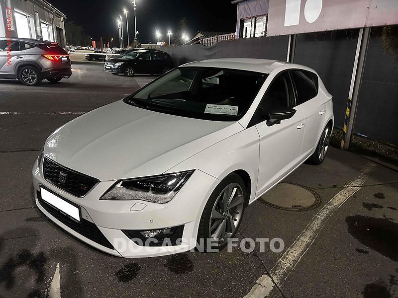 Seat Leon (2015) 2.0TDI, AT, navi, LED - fotka 1 z 3
