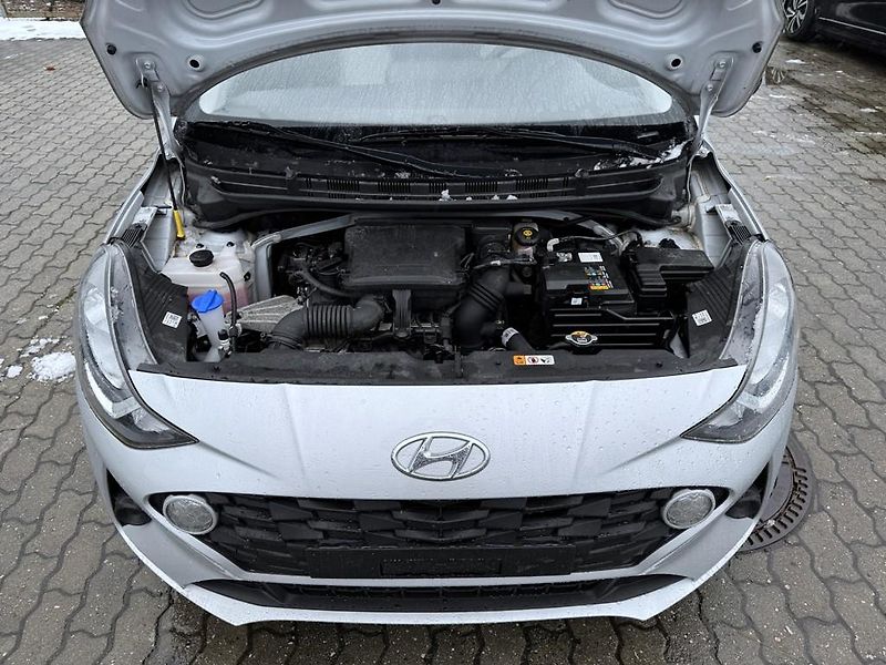 Hyundai i10 1.0i 49 kW klima, serviska - fotka 11 z 17