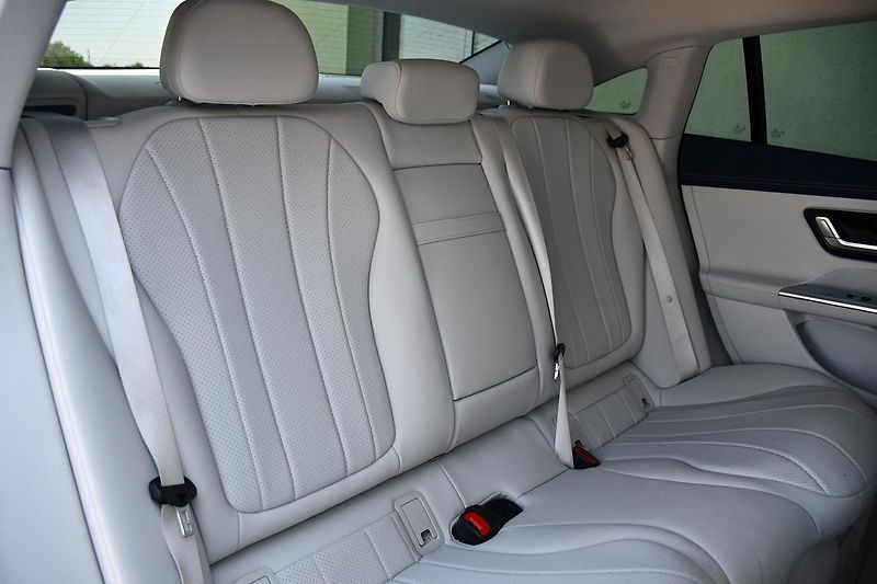 Mercedes-Benz EQE 350 4MATIC 4L-ZÁRUKA  - fotka 17 z 58