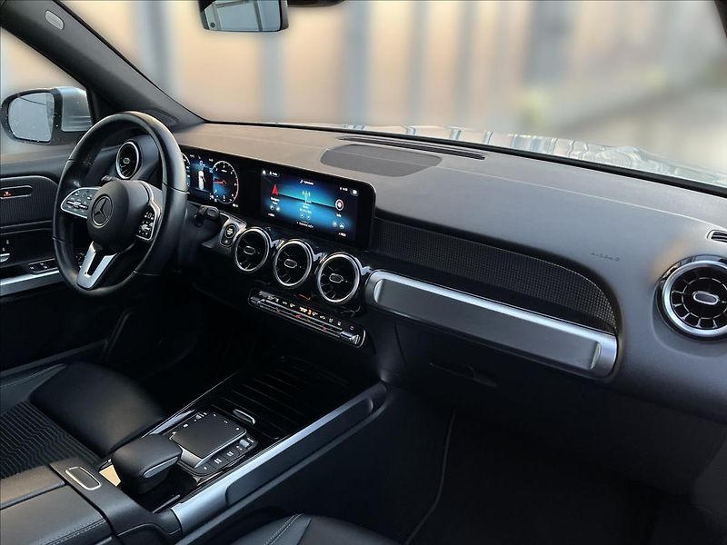 Mercedes-Benz GLB 200d 4MATIC - fotka 14 z 23