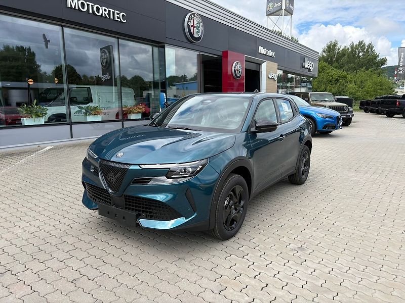 Alfa Romeo Junior (2026) Ibrida 1.2 Turbo Hybrid 145k e - fotka 3 z 15