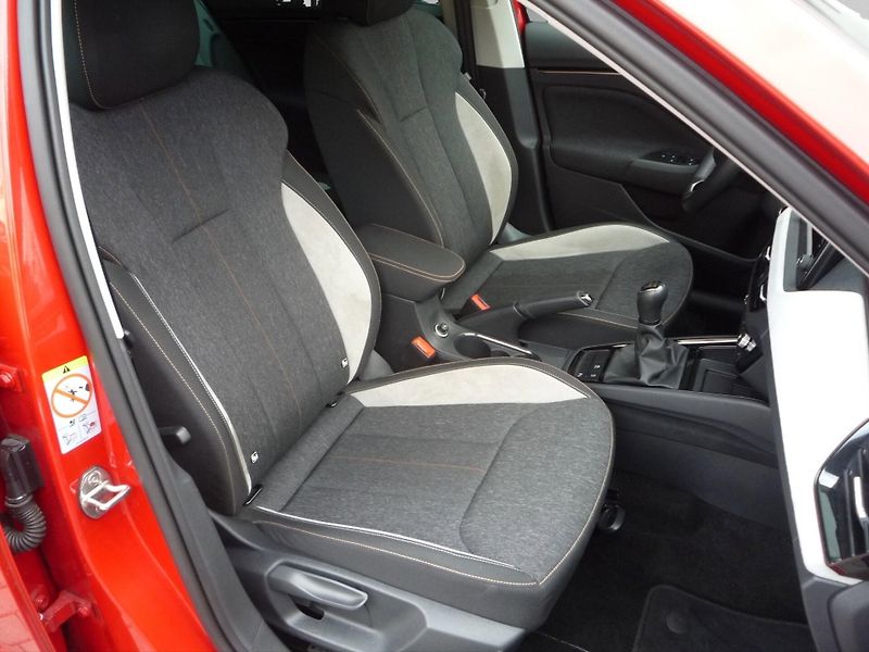 Škoda Scala (2024) 1,0TSi 85kW Top Selection - fotka 10 z 20