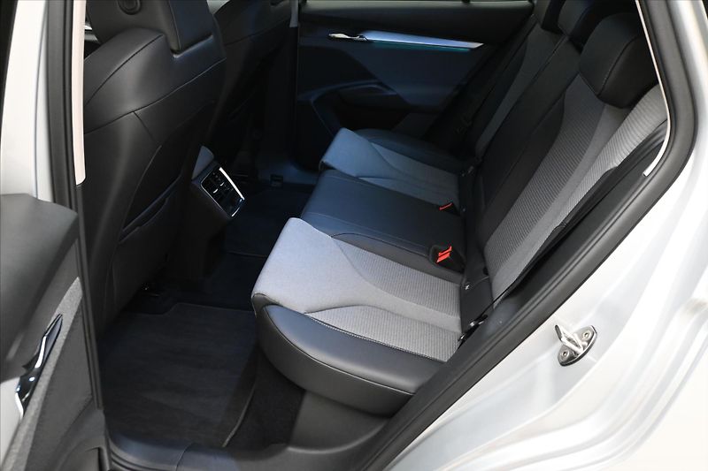 Škoda Enyaq iV 60 132 kW SoH 89% Záruka až - fotka 14 z 32