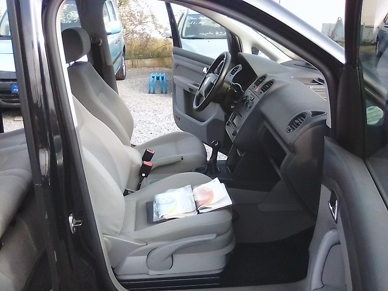 Volkswagen Caddy (2005) 1.6i 16V, závěs - fotka 20 z 30