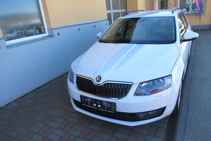 Škoda Octavia 1.6 TDi DSG AUT.KLIMA TAŽNÉ - fotka 7 z 24