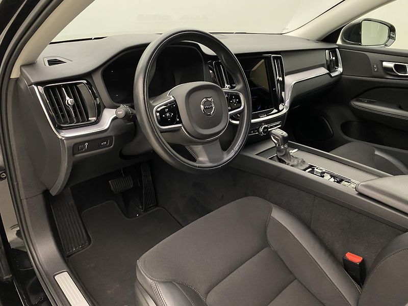Volvo V60 D3 MOMENTUM AUT REZERVACE - fotka 4 z 39