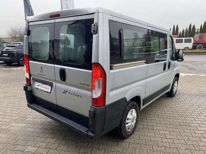 Peugeot Boxer (2019) L1H1 BlueHDi 140k MAN6 9 míst - fotka 9 z 22