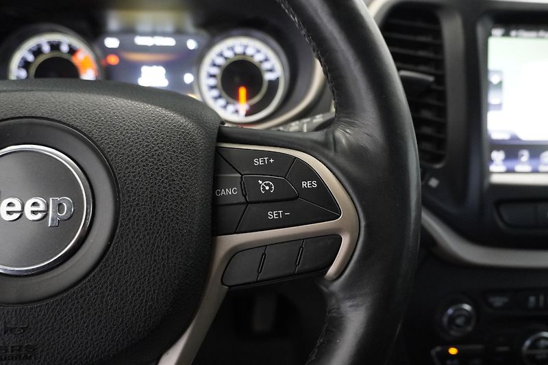 Jeep Cherokee 3,2I V6 LIMITED 4X4 AUT. - fotka 18 z 30