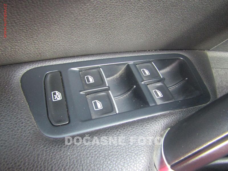Volkswagen Golf (2015) 1.6TDi, ČR, DSG, park.asist - fotka 11 z 20