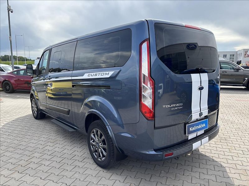 Ford Tourneo Custom 2,0 EcoBlue 125kW L2 - fotka 3 z 38