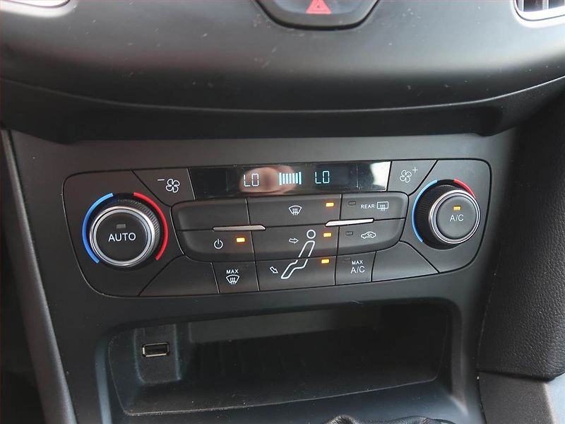 Ford Focus (2015) 1.0 EcoBoost, Tempomat - fotka 14 z 14