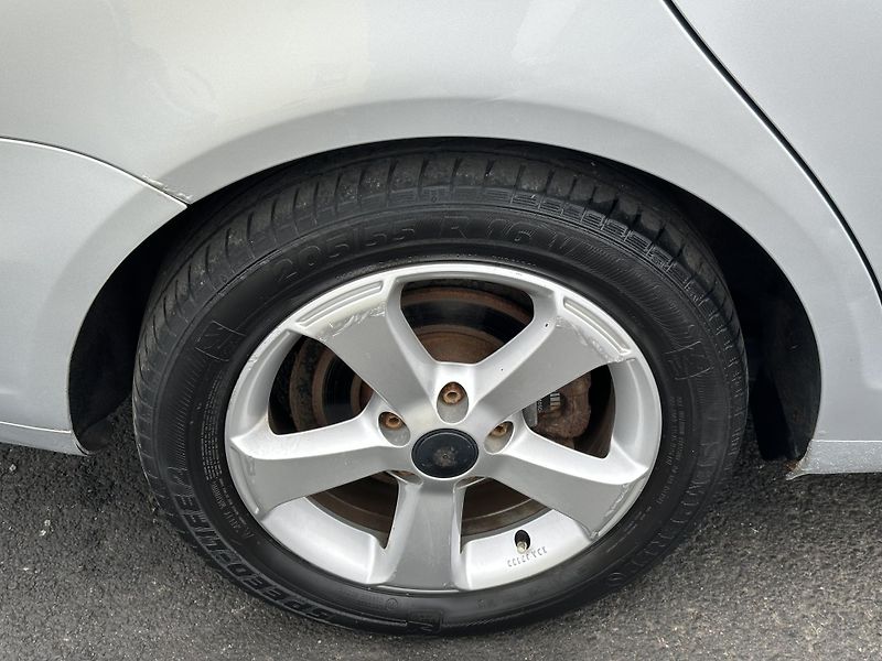 Volkswagen Golf (2012) KOMBI 1.6TDI/77kW *KLIMA*1.Maj - fotka 29 z 30