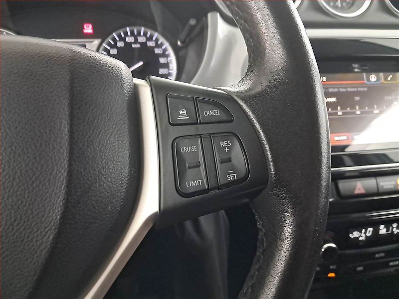 Suzuki Vitara (2015) 1.6 DDiS, 4X4, Navi, Tempomat - fotka 17 z 19