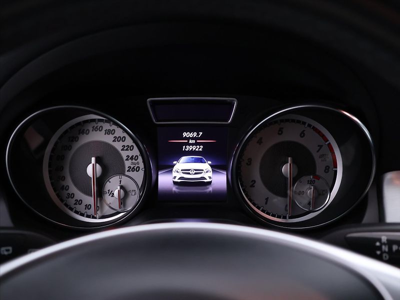 Mercedes-Benz CLA 2,0 250 160kW 4M AMG Sport SB - fotka 19 z 39