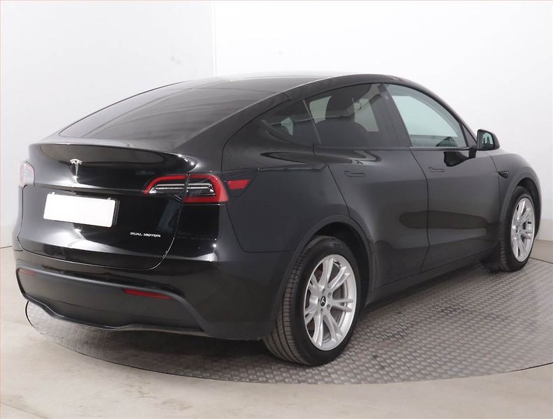 Tesla Model Y (2022) Long Range AWD 79kWh, SoH 89% - fotka 5 z 19