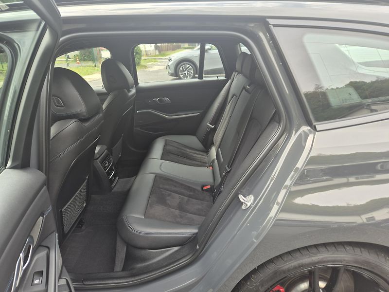 BMW Řada 3 TOURING 330D M SPORT 210kw 19A - fotka 12 z 50