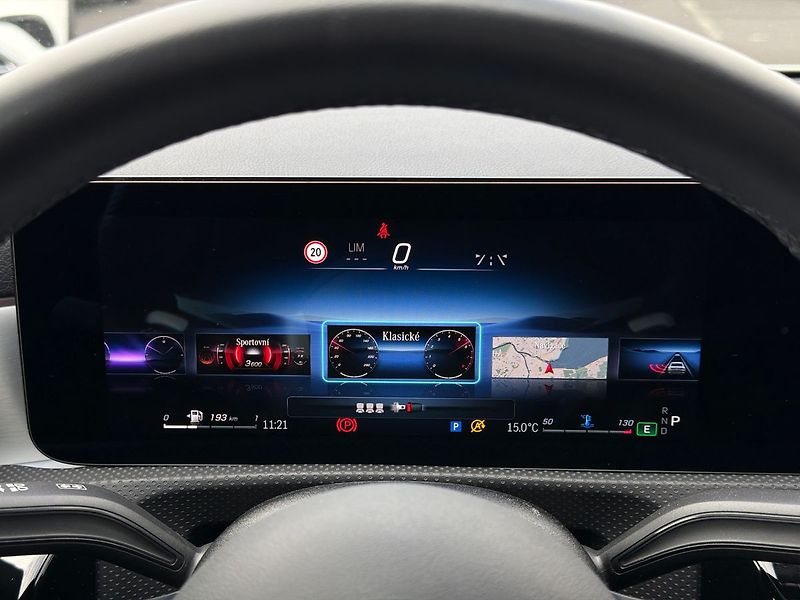 Mercedes-Benz CLA 180 d, AMG, Panorama - fotka 32 z 35