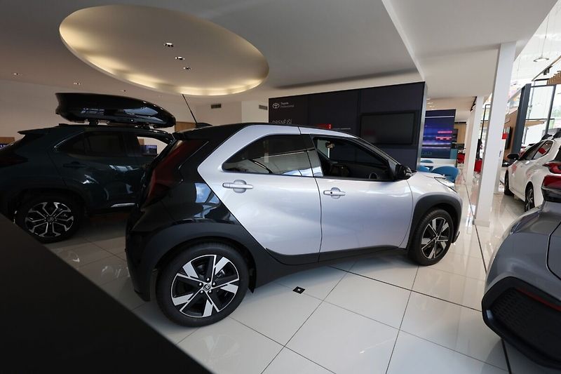 Toyota Aygo Hybrid 1.5 Style Smart e-CVT - - fotka 5 z 18