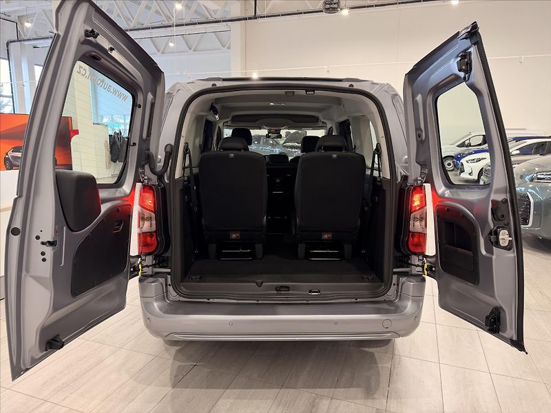 Toyota ProAce City Verso (2025) 1,5 Diesel (130hp)  8AT LWB 7M - fotka 4 z 9