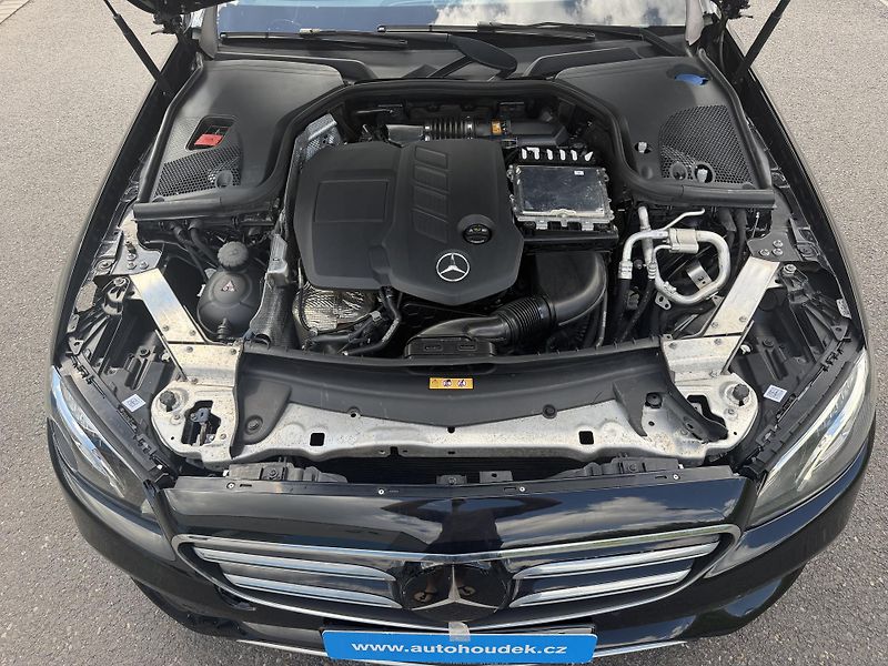 Mercedes-Benz Třídy E Kombi 220D 143kW 4MATIC  - fotka 11 z 21