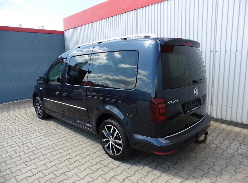 Volkswagen Caddy Maxi 1,4 TSI DSG Highline 7.mí - fotka 6 z 13