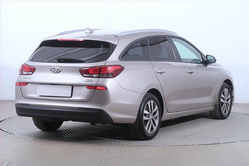 Hyundai i30 (2020) Family Comfort 1.6 CRDi - fotka 5 z 20