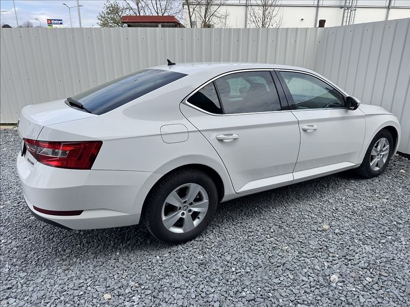 Škoda Superb 2,0 TDI 140kW ACC - fotka 13 z 50
