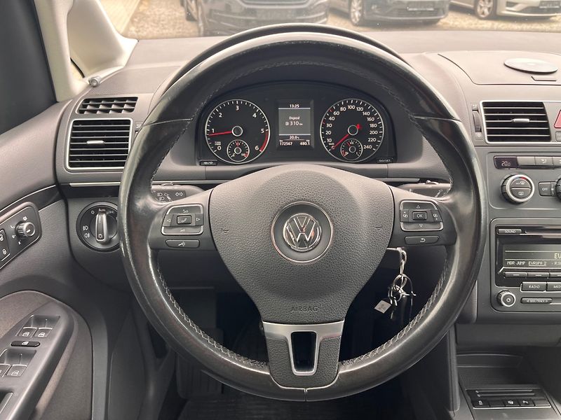 Volkswagen Touran (2012) 2.0 TDi Bi-Xenon , Top Stav - fotka 12 z 21