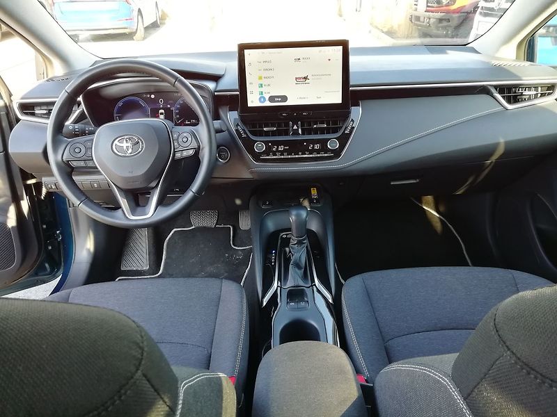 Toyota Corolla 1,8 HEV e-CVT Style - fotka 7 z 21