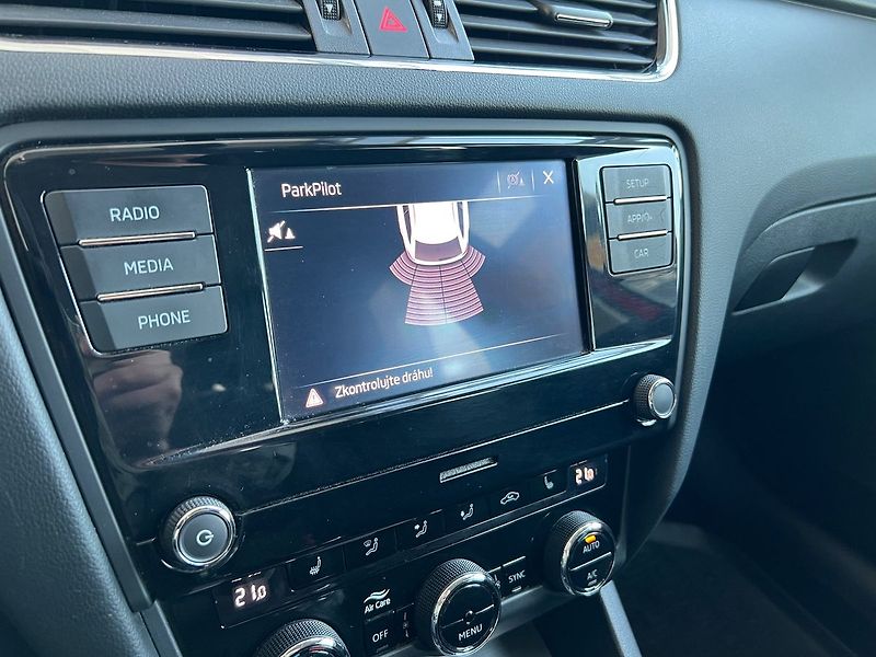 Škoda Octavia Ambition  1,5TSI 110kW - fotka 9 z 15