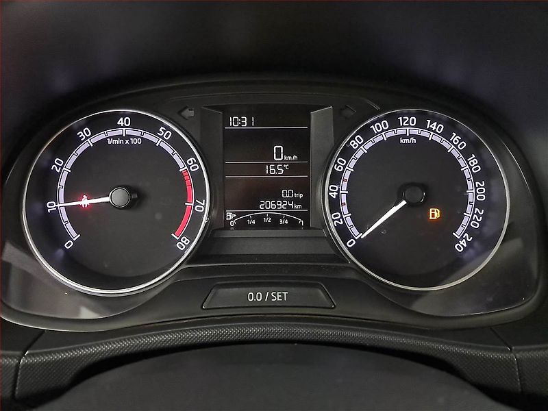 Škoda Fabia (2019) 1.0, ČR,1.maj, Park. senzory - fotka 11 z 13
