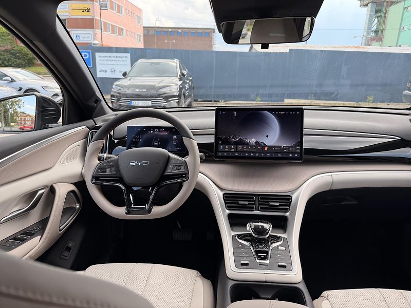 BYD Sealion 5 DM-i  (2025) Design demo - fotka 9 z 10