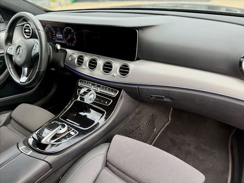 Mercedes-Benz Třídy E 220D TOP STAV 143kW   2,0 - fotka 8 z 14