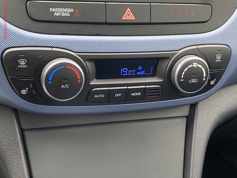 Hyundai i10 (2015) 1.0i, AC, park.asist - fotka 14 z 17