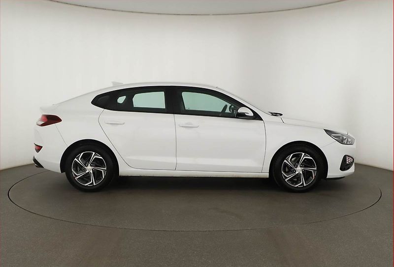Hyundai i30 (2023) Family 1.0 T-GDI, Serv.kniha - fotka 6 z 14