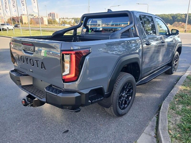 Toyota Hilux 2.8L Diesel 48V MHEV - 4x4 - 6 - fotka 5 z 9