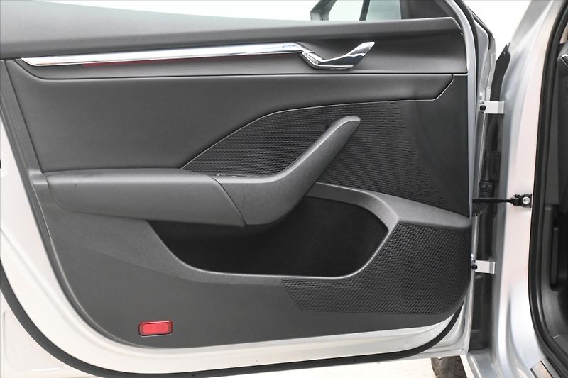 Škoda Octavia 2,0 TDI 110kW DSG Style Záruka - fotka 25 z 32