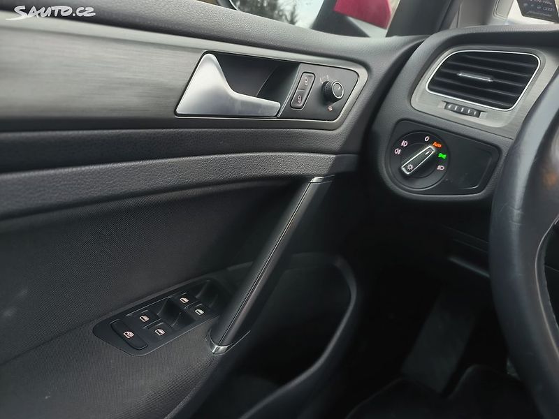 Volkswagen Golf 2.0TDI4X4,VÝBAVA,KRÁSNÝ,SERVIS - fotka 16 z 49