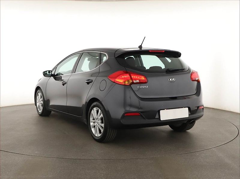 Kia Ceed (2014) 1.6 GDI, ČR,1.maj, Serv.kniha - fotka 4 z 14