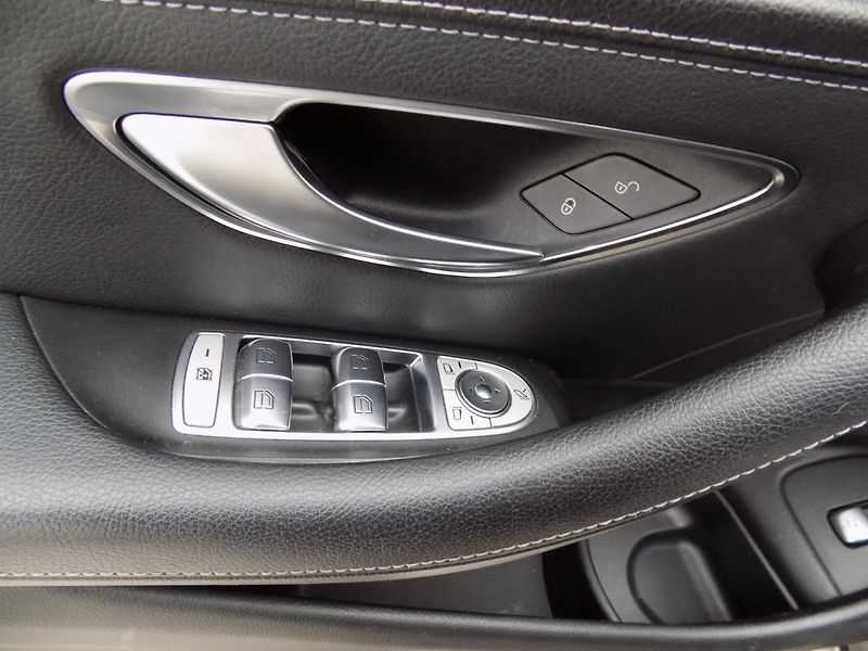 Mercedes-Benz Třídy E (2018) 350d/AMG Line/4-Matic/LED/ - fotka 21 z 45