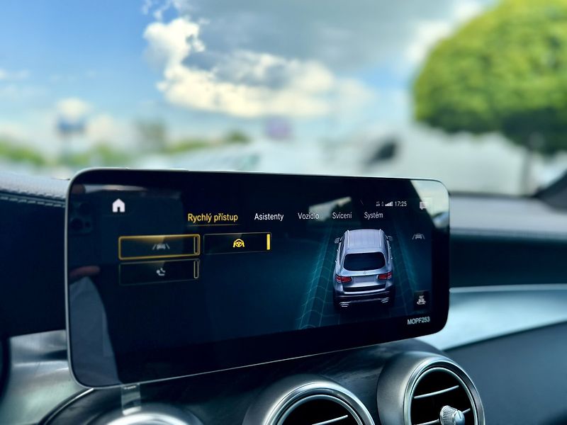 Mercedes-Benz GLC (2021) 220 d 4MATIC - fotka 38 z 50